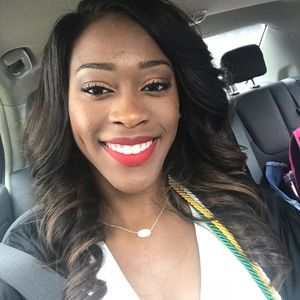 Meet your Posher, Caitlyn